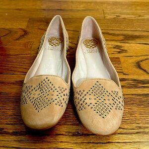 Brand new Vince Camuto suede flats.